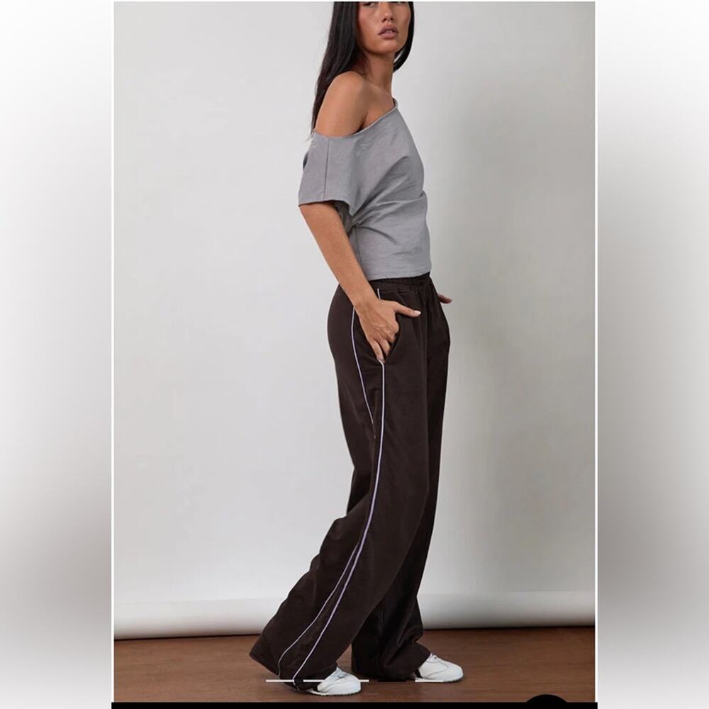 Benton Jogger In Bitter Chocolate With Violet Binding Sweatpants M MSRP $90 - Picture 3 of 5